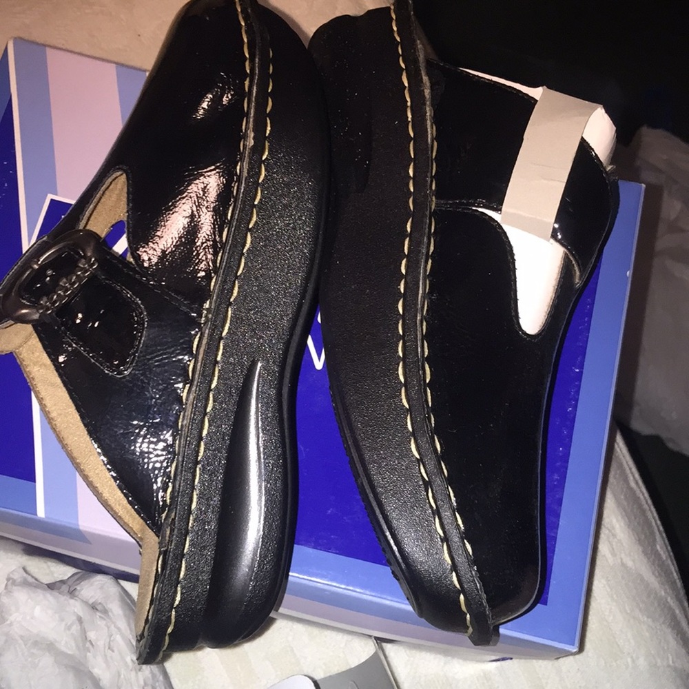 Shoes - Picture 3 of 6